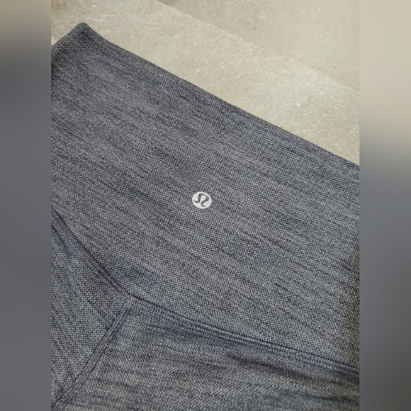 Lululemon Align Pant II 24". High Rise. Nulu. Grey Patterns. Crop. Size 6. - Picture 12 of 12